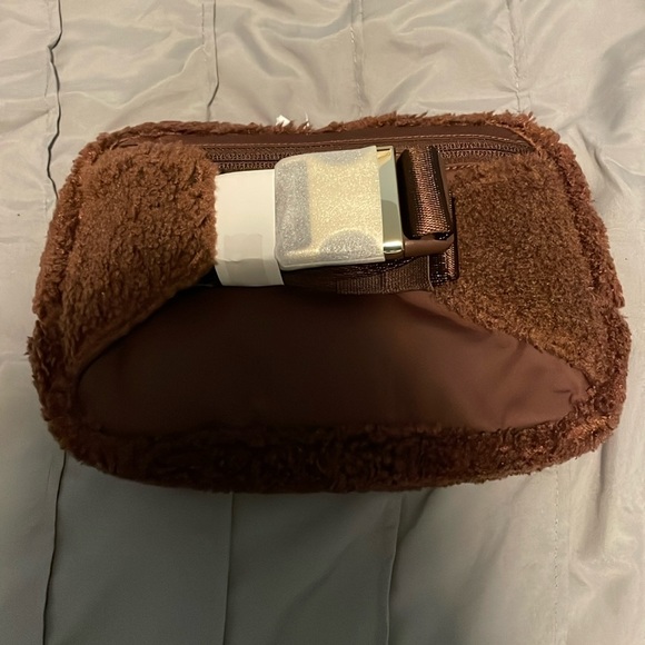 lululemon fleece everywhere belt bag 2L - Picture 3 of 4